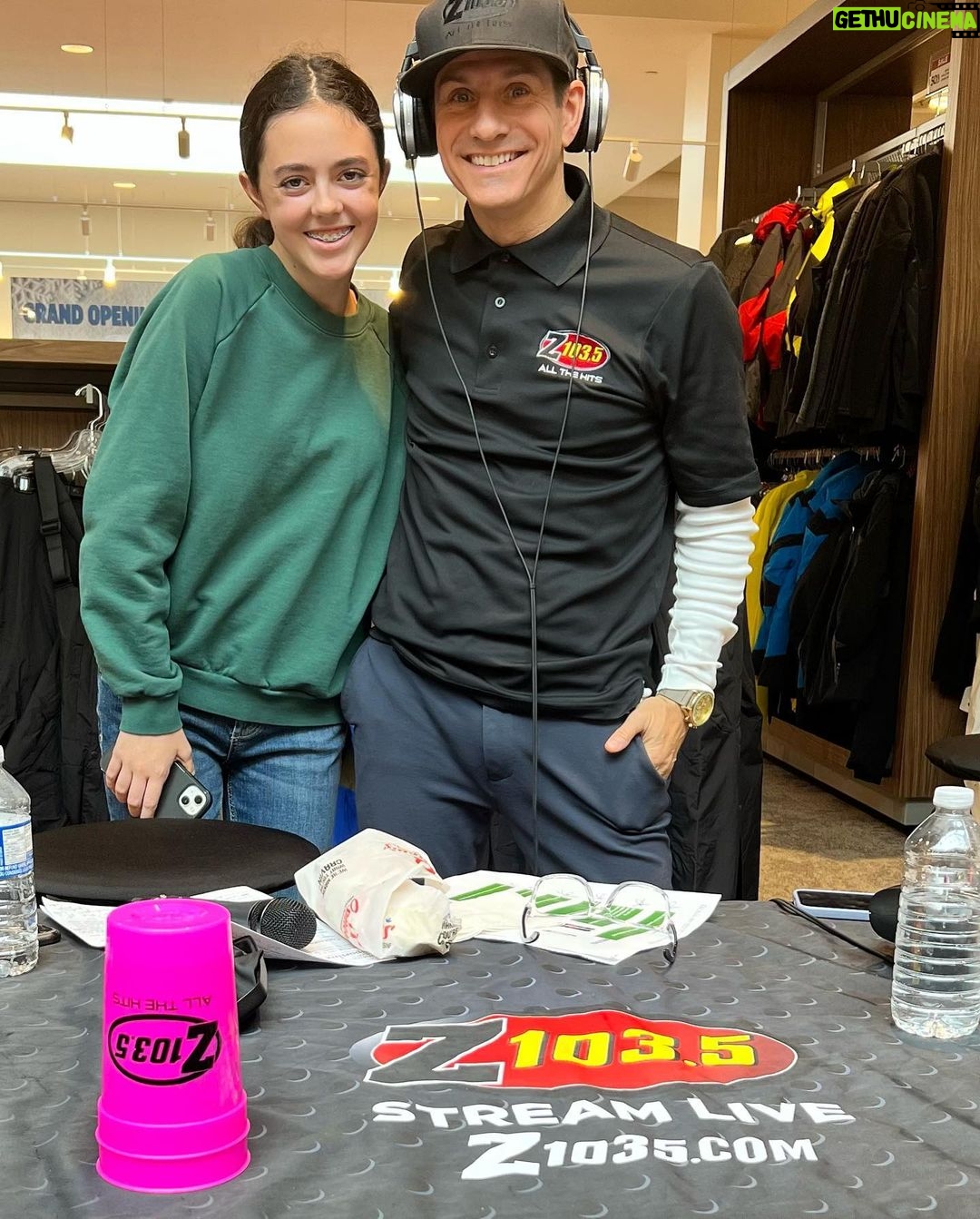 Doug Gilmour Instagram - Had a great time at the grand opening for the new @sportinglifeca at @mapleviewcentre in Burlington today. Thank you to everyone who came out to say hi and take a pic!