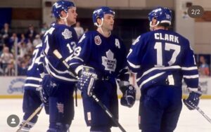 Doug Gilmour Instagram - This was a great start to a great season with a Killer group!

Repost: On this day in 1993, the Leafs won their 10th straight game to extend their record to a perfect 10-0-0. §
Their ten win streak from the start of a season is still an NHL record. The record was tied by the Buffalo Sabres in
2006-07. Ten games in a row is also the longest winning streak in @leafshistory