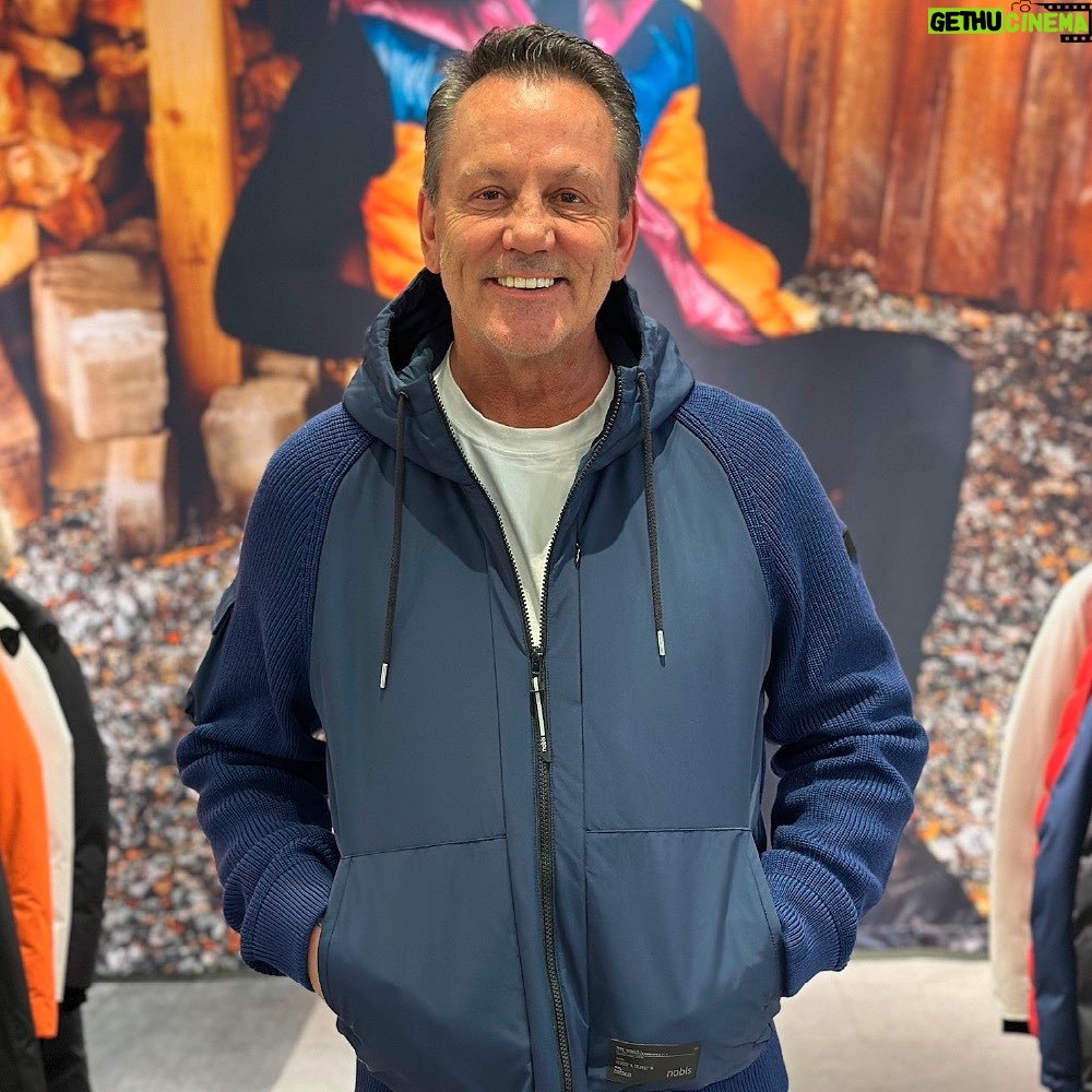 Doug Gilmour Instagram - In Conversation With: Doug Gilmour Growing up in Kingston, Ontario, Doug Gilmor learned early on that it took hard work and dedication to perfect his craft. These were the pillars he leaned on in becoming a Stanley Cup Champion, Selke Award Winner, and 2x NHL All Star. “Excellence is a challenge you don’t run away from. You accept the challenge, and how you get through to success in that way is through work. Work ethic is everything. It’s something that you put everything you have into. When that hard work pays off, it’s special.” Eventually landing in Toronto, the ability to express himself off the ice was something he embraced here, establishing a trademark look that fans instantly took to. “We all dress different. You should wear whatever you think is going to fit you. This is a big, diverse city – this is the place I could do that.” #nhlalumni #nhlallstar #douggilmour #nobis #leafsforever Toronto, Ontario