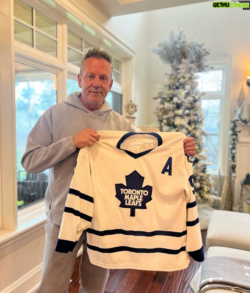 Doug Gilmour Instagram - 32 years ago my Toronto journey began. Will always love this city and it’s fan base. #GoLeafsGo