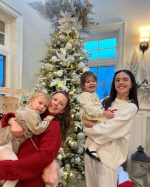Doug Gilmour Instagram - From our family to yours wishing you all a Merry Holiday! #merryholidays #christmas #mayyoursbemerryandbright