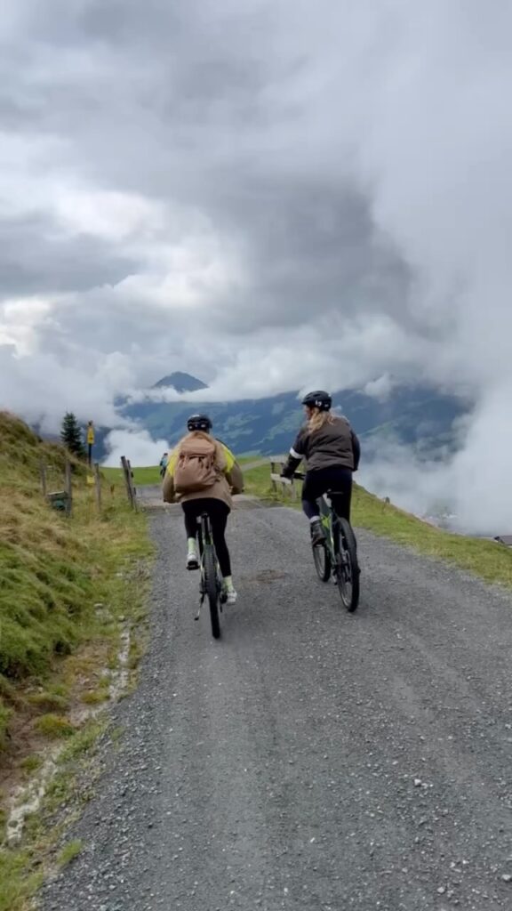 Doutzen Kroes Instagram - Mountainbiken in the beautiful mountains of tirol. ❤ @kitzbuehel_tirol