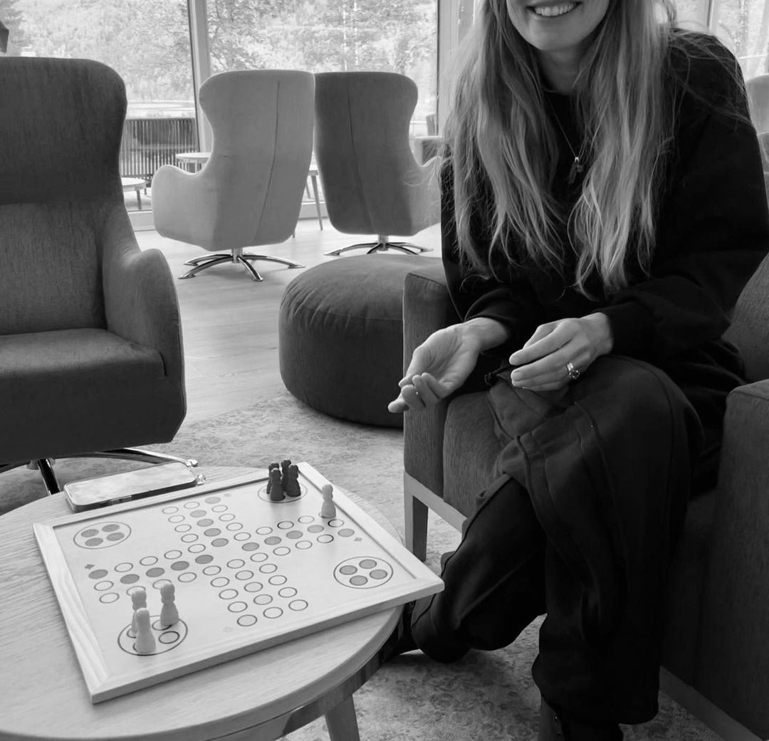 Doutzen Kroes Instagram - A week of healthy eating, cold dipping in the incredible lake Altaussee, enjoying the stunning landscape, laughing with friends and reconnecting with my body thanks to @mayrlife_official and the incredible team for a holistic approach to get to know my body better and rejuvenate. * In the second slide you see a Dandelion Coffee that I drank for the first time and I love how close the taste was to a regular espresso plus all the incredible health benefits! Besides all the detoxifying properties, dandelion root helps in reducing inflammation, aiding constipation as well as having prebiotic properties that support a healthy gut. “Let food be thy medicine and medicine be thy food.” – Hippocrates