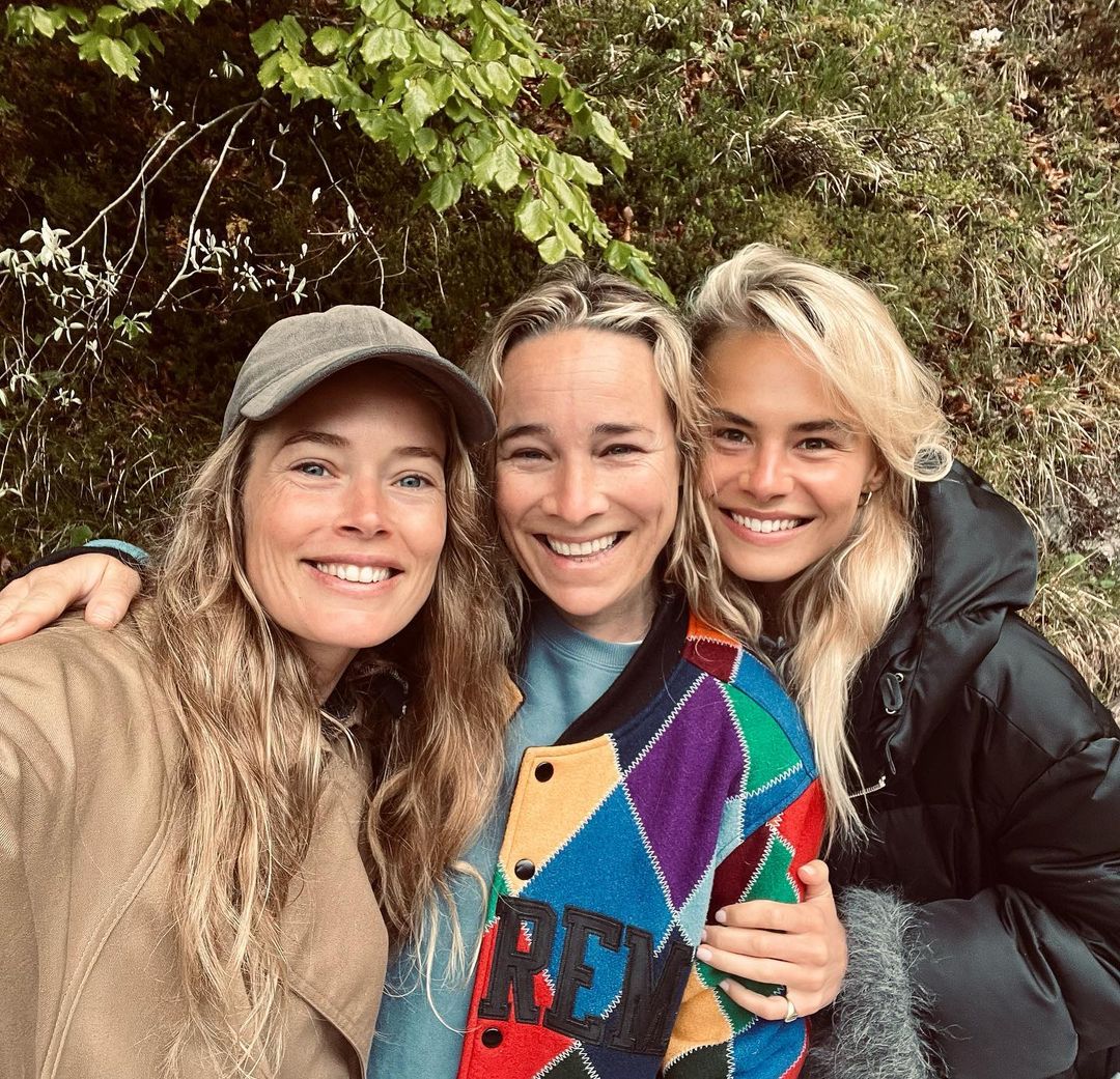 Doutzen Kroes Instagram - A week of healthy eating, cold dipping in the incredible lake Altaussee, enjoying the stunning landscape, laughing with friends and reconnecting with my body thanks to @mayrlife_official and the incredible team for a holistic approach to get to know my body better and rejuvenate. * In the second slide you see a Dandelion Coffee that I drank for the first time and I love how close the taste was to a regular espresso plus all the incredible health benefits! Besides all the detoxifying properties, dandelion root helps in reducing inflammation, aiding constipation as well as having prebiotic properties that support a healthy gut. “Let food be thy medicine and medicine be thy food.” – Hippocrates