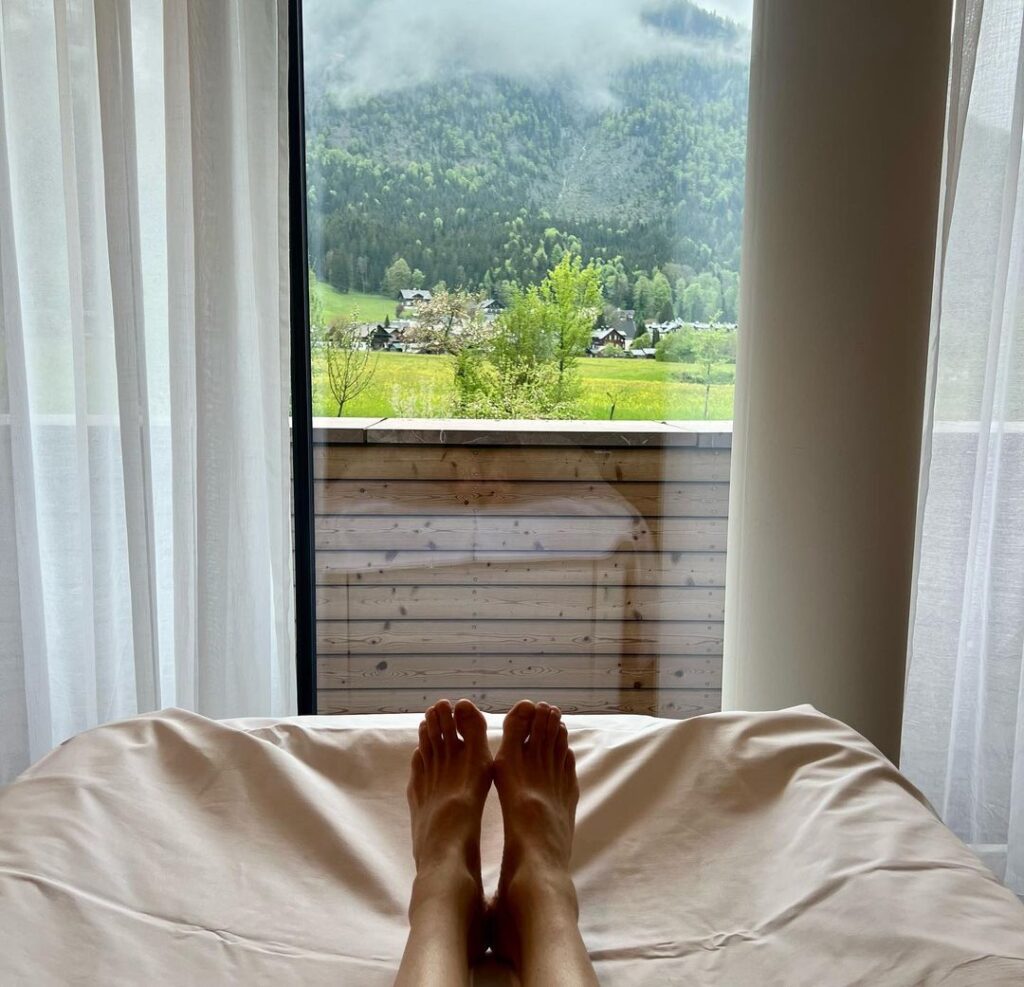Doutzen Kroes Instagram - A week of healthy eating, cold dipping in the incredible lake Altaussee, enjoying the stunning landscape, laughing with friends and reconnecting with my body thanks to @mayrlife_official and the incredible team for a holistic approach to get to know my body better and rejuvenate. * In the second slide you see a Dandelion Coffee that I drank for the first time and I love how close the taste was to a regular espresso plus all the incredible health benefits! Besides all the detoxifying properties, dandelion root helps in reducing inflammation, aiding constipation as well as having prebiotic properties that support a healthy gut.  “Let food be thy medicine and medicine be thy food.” – Hippocrates