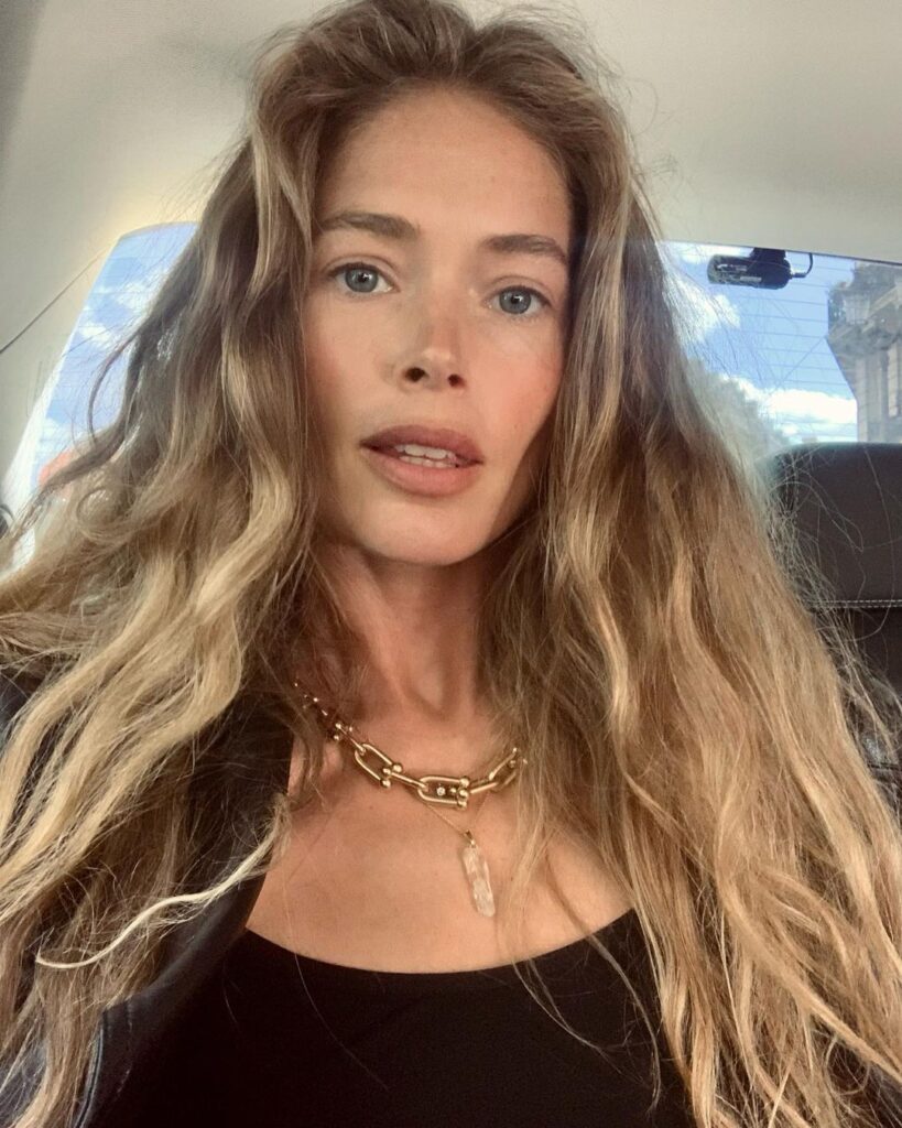 Doutzen Kroes Instagram - It all started with a girls trip to Paris and coffee with @montassaralaia and @pieter_mulier I had promised myself to focus on my connection with nature and family. But when Pieter asked me if I felt like doing the Alaïa Runway show July 3rd I hesitated! It was like the world stopped and I couldn’t respond. I told him I would think about it 🙈 The next day while walking around in Paris I thought of how much Myllena would love to take a trip to this incredible city and I started planning in my head! All of a sudden the Alaïa show and being there with Myllena felt like a great idea! She would hold it against me for the rest of my life considering how much she loves clothes and glamour 🤣✨ I choose to be part of this incredible show in honor of Azzedine Alaïa and his family for my daughter and for myself! Why not be a gardener who’s on a runway once in a while! Making memories is what life is about for me ❤ thank you @pieter_mulier @maisonalaia @montassaralaia @ashleybrokaw @duffy_duffy @patmcgrathreal ❤