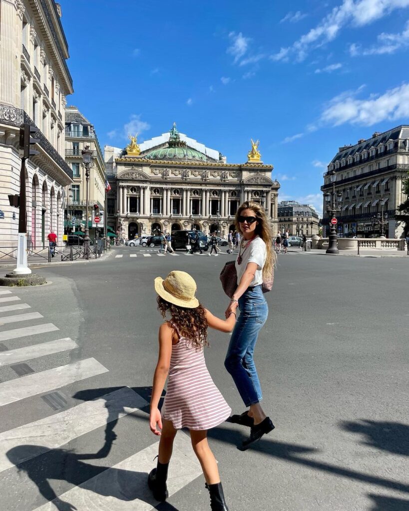 Doutzen Kroes Instagram - It all started with a girls trip to Paris and coffee with @montassaralaia and @pieter_mulier I had promised myself to focus on my connection with nature and family. But when Pieter asked me if I felt like doing the Alaïa Runway show July 3rd I hesitated! It was like the world stopped and I couldn’t respond. I told him I would think about it 🙈 The next day while walking around in Paris I thought of how much Myllena would love to take a trip to this incredible city and I started planning in my head! All of a sudden the Alaïa show and being there with Myllena felt like a great idea! She would hold it against me for the rest of my life considering how much she loves clothes and glamour 🤣✨ I choose to be part of this incredible show in honor of Azzedine Alaïa and his family for my daughter and for myself! Why not be a gardener who’s on a runway once in a while! Making memories is what life is about for me ❤️ thank you @pieter_mulier @maisonalaia @montassaralaia @ashleybrokaw @duffy_duffy @patmcgrathreal ❤️