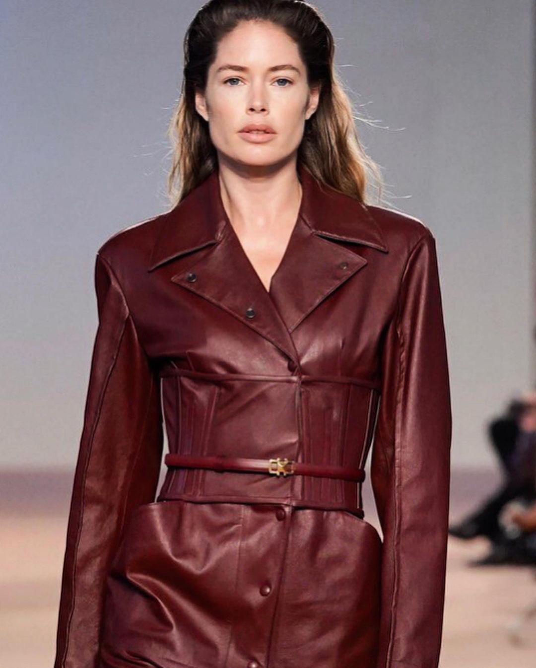 Doutzen Kroes Instagram - Grazie Mille 🖤🖤🖤 @ferragamo @pg_dmcasting @jodieabarnes @jimmypaulhair @farahomidi Milan, Italy
