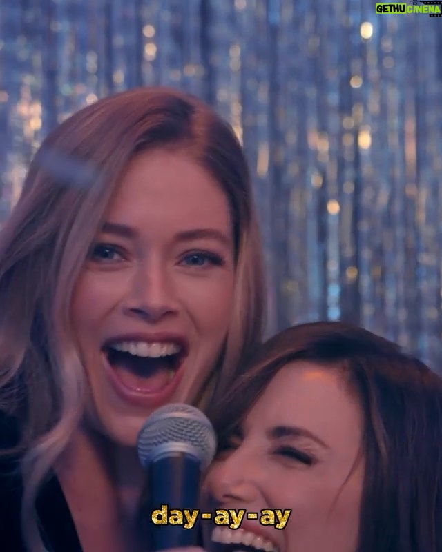Doutzen Kroes Instagram - I want to wish you happy holidays filled with lots of love ♥️