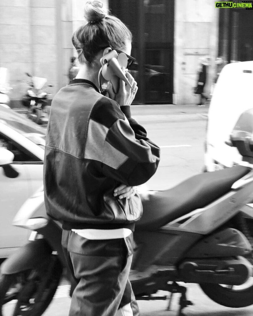 Doutzen Kroes Instagram - When in Milano, you become Milanese #onthephonebutneveronthephone 🐘 Milan, Italy