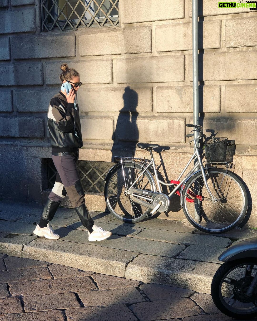 Doutzen Kroes Instagram - When in Milano, you become Milanese #onthephonebutneveronthephone 🐘 Milan, Italy