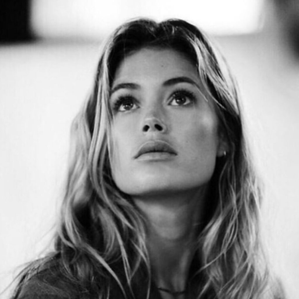 Doutzen Kroes Instagram - It’s not about fighting the old but building the new! Let’s promote healthcare that isn’t funded by big farma and oil companies. Let’s build a banking system that doesn’t fund the weapon industry as an example. Let’s vote for independence, for true authenticity! Acknowledge the bad and shine your light, then turn the other way, the way you dream the planet to be like. If the bad triggers you, look within and face your own shadows! Love yourself that way you will love every living being on this planet! Only then we can build the world we want into existence ❤