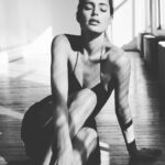 Doutzen Kroes Instagram - I’m taking responsibility for myself during this time. I feel there is so much more to discover and learn. I want to connect to the collective that feels the same. We’re moving towards unity consciousness and leaving an era were we believed we’re all separate. It’s noisy and painful as we realise nothing is what it seems. It has made me angry and sad at times not being able to convince the people I love but I know that the time has come to unite and play our role in creating the new. Everyone has a role to play we just need to figure out what it is for ourselves. I had to really slow down to the point I thought I had become so sensitive that I wasn’t doing anything at all but taking care of myself, our children and my garden. I’m still there. Being still, reflecting, facing my traumas and healing them has given my so many answers to getting to know myself. I’m trying to let go of everything I have come to believe about myself and the world and starting to learn again from scratch almost like a reset, my very own personal great reset:) Here is what I want: I feel a very strong connection with mother earth. She has so much to give and I want to go through life as a student of hers and share the knowledge. Remembering our true nature, origin and destiny. In connection with everything that lives. Connecting with the rhythms of nature. In connection with everyone who feels and knows this. It is not just faith for me but knowing to trust my inner compass. Knowing exactly what is and isn't right for me. My truth is not your truth but we can learn from each other and above all respect one another. Each of us experiences a journey on his or her sacred path with each his or her lessons. I want to learn the difference between duality and polarity. I want to embrace the shadow and light side of myself and Integrate this balance into my life. I want to thoroughly feel and live through everything and learn. Lets share what we need and desire. Don’t fight this reality create a new one! The one you want! Together we can do this!! I love you all ❤️