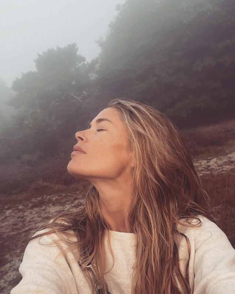 Doutzen Kroes Instagram - I’m in this physical world but I’m non of it, yet I’m all of it! I’m here to remember who I am. My life becomes magical when I follow the flow of my path by synchronicity. recognizing the extraordinary in the ordinary. Power over Force. I’m grateful to be part of this miraculous shift and evolution of human consciousness.Love you ❤️