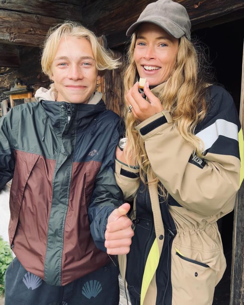 Doutzen Kroes Instagram - Hiking up the mountain, eating cheese and sharing amazing moments with friends and family at @stanglwirt ❤️