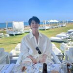 Doyoung Instagram – 2023년도의 저를 채워준 모든 것들에게 감사합니다. 2024년도에는 더 많고 좋은 제가 되겠습니다. 
모두가 빠짐없이 행복해야 하지만 좋은 분들이 더 행복한 한 해가 되기를 바랄게요. #3