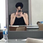 Doyoung Instagram – 2023년도의 저를 채워준 모든 것들에게 감사합니다. 2024년도에는 더 많고 좋은 제가 되겠습니다. 
모두가 빠짐없이 행복해야 하지만 좋은 분들이 더 행복한 한 해가 되기를 바랄게요. #2