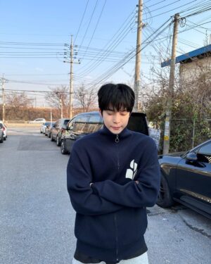 Doyoung Instagram - 🐱🐈‍⬛