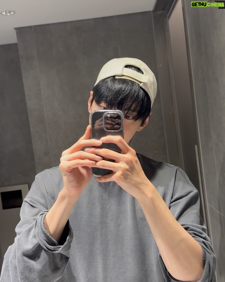 Doyoung Instagram - 🪞😉