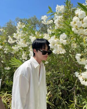 Doyoung Instagram - 🏊🏻‍♂️😎

#DGAltaSartoriaxDOYOUNG
#DGxDOYOUNG