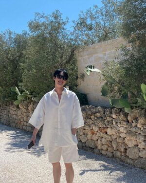 Doyoung Instagram - 🏊🏻‍♂️😎

#DGAltaSartoriaxDOYOUNG
#DGxDOYOUNG
