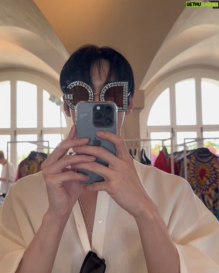 Doyoung - 1.8 Million Likes - 🏊🏻♂️😎
#DGAltaSartoriaxDOYOUNG
#DGxDOYOUNG