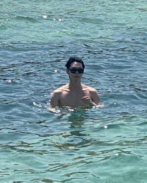 Doyoung Instagram - 🏊🏻‍♂️😎

#DGAltaSartoriaxDOYOUNG
#DGxDOYOUNG