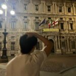 Doyoung Instagram - 🇮🇹✨ Piazza del Duomo (Milano)