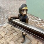 Dregen Instagram - I am, of course flattered and greatful, but also a bit shocked to be honest! ☺️Thank you Emma Ströde Falk for crafting this bronze sculptor and thank you Nässjö and the renewed train station for letting me lurk around 24/7. ✖️♥️ Nässjö Centralstation