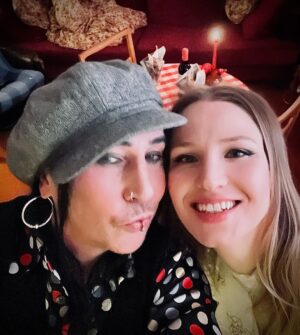 Dregen Instagram - Happy New Year from me and Majsan! ✖️♥️🍾🏌️‍♂️