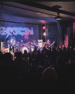 Dregen Instagram - Tack som fan Torstuna! What a great, sweaty opening night of the tour! And 3-0 against Brynäs. Tonight we’ll play at Pigalle in Nässjö! ALL WOMEN AND MEN PLAY ON 10! ✖️♥️🏴‍☠️

Photo: @emmasagaekstrom

#dregen
#majsanlindberg 
#huxnettermalm 
#michelsantunione 
#sagasalongentorshälla 
#topptopp
#toffsy 
#djurgården 
#kentanilssonrecordsgroup
#fimpen 
#globenfoodmarket 
#svanberg