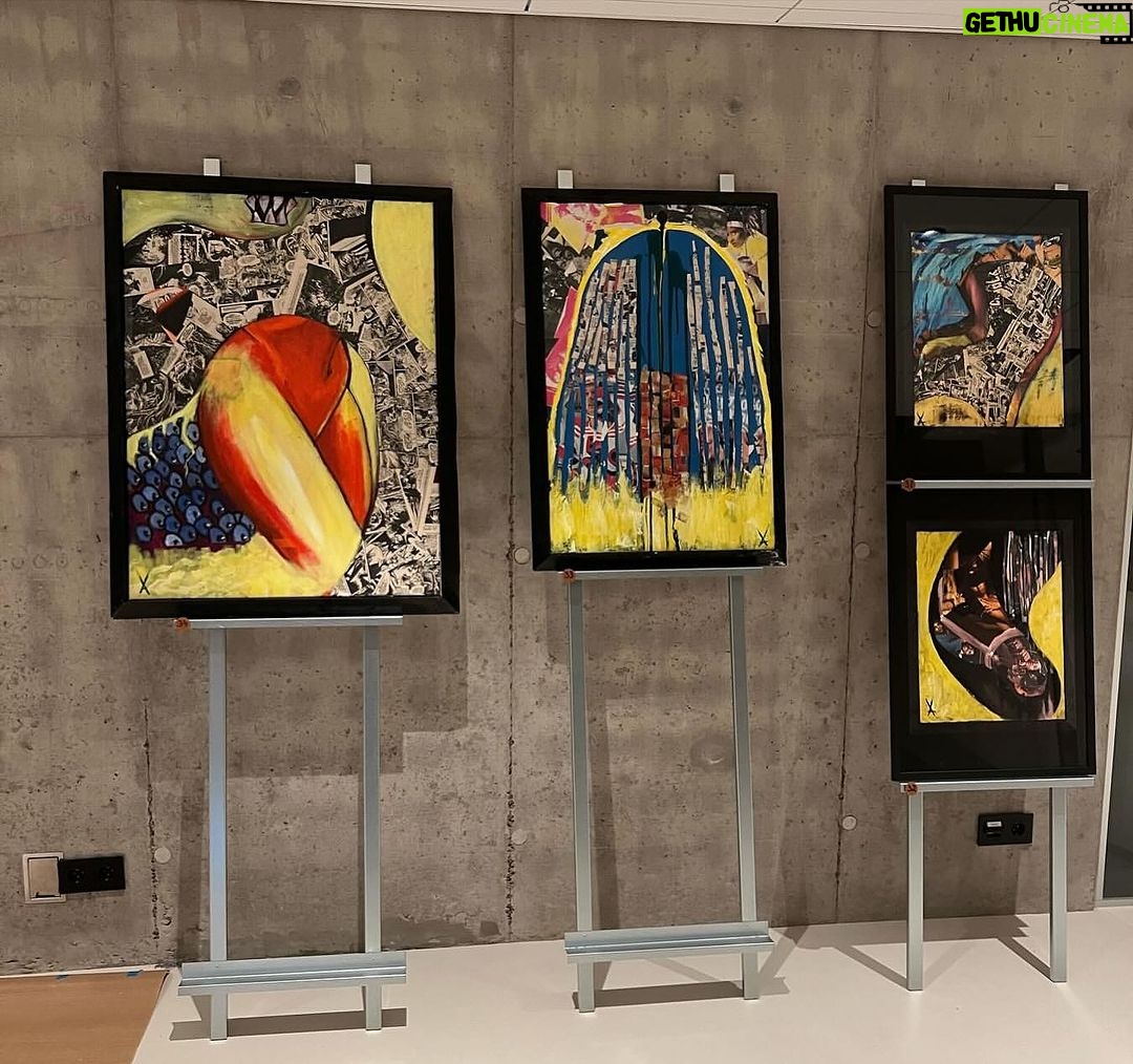 Dregen Instagram - Lördag i Halmstad! Vernissage! ✖️♥️ Repost from @tavelrummet Halmstad är ni redo ? Dregen och Patrik von Arve och Pierre Hansson landar på Galleri Stenhus i Halmstad. # Alla konstnärerna är på plats både lördag och söndag. Lördag mellan 12-18 och söndag 12-16 Berta Jönssons väg 17. Vi önskar er varmt välkomna 👩🎨🎨 Dregen Patrik Von Arve Pierre Hansson Halmstadsstenhus AB #dregenofficial #swedishtigersound #pierrehansson #artforsale #svenskkonst #hellacopters #teddybears #riff #skärpningpåallaplan #dregen #patrikarve #svt