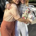 Drew Barrymore Instagram – @gerihalliwellhorner comes clean about how she annoys her husband, @christianhorner, while hitching a ride in Drew’s Drewber!
