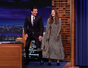 Drew Barrymore Instagram - I love you @jimmyfallon @fallontonight 

Hair by @mrdanielhowellhair
Makeup by @llgulino 
Styled by @_leeharris_ 
Wearing head to toe @maisonvalentino

📸 Rosalind O’Connor/NBC