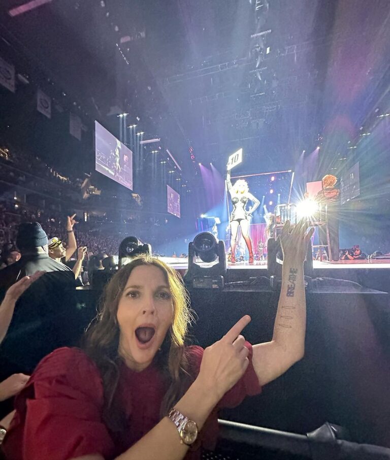 Drew Barrymore Instagram - @madonna with the incomparable @juliagarnerofficial on stage with her. I am so glad i got to witness all this and dance to and scream out the hits. Me and my girlfriends knew every word of every song that we all grew up on.