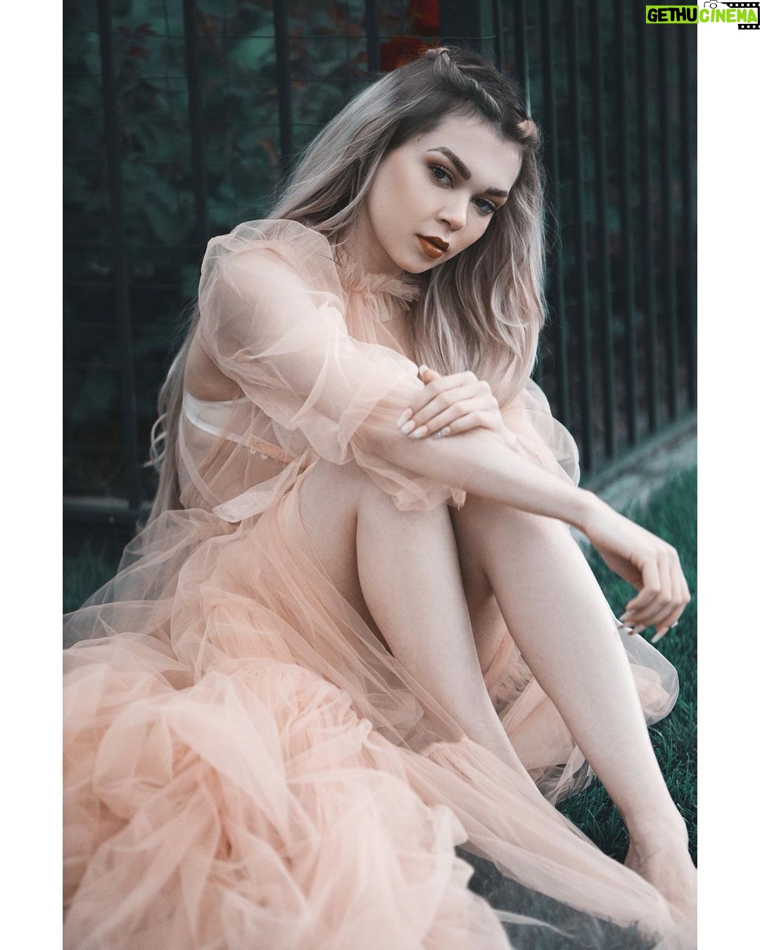 Drew Catherine Instagram - Do you believe in Angels ? 👼🏼 Personally, I think everybody has a guardian angel; some better than others ! I know there have been instances in my life that have convinced me I have one and so do you! Do you believe your angels are past loved ones or not? Tell me ! Shot by @amandadiazdotcom Hair by @bellamihair Nails by @ann_hardrocknails Thank you @cloudcarecosmetics for keeping my skin so smooth & fresh for this shoot !
