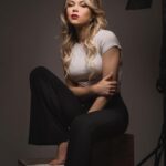 Drew Catherine Instagram - What is one of your new years resolutions ? This year I plan to work out more & I want to focus on loving myself more ! 🥰