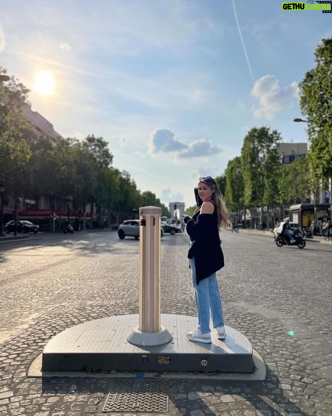 Drew Catherine Instagram - Photo dump of my first 1.5 days in Paris 🥖🍷🧀🐌 Paris, France