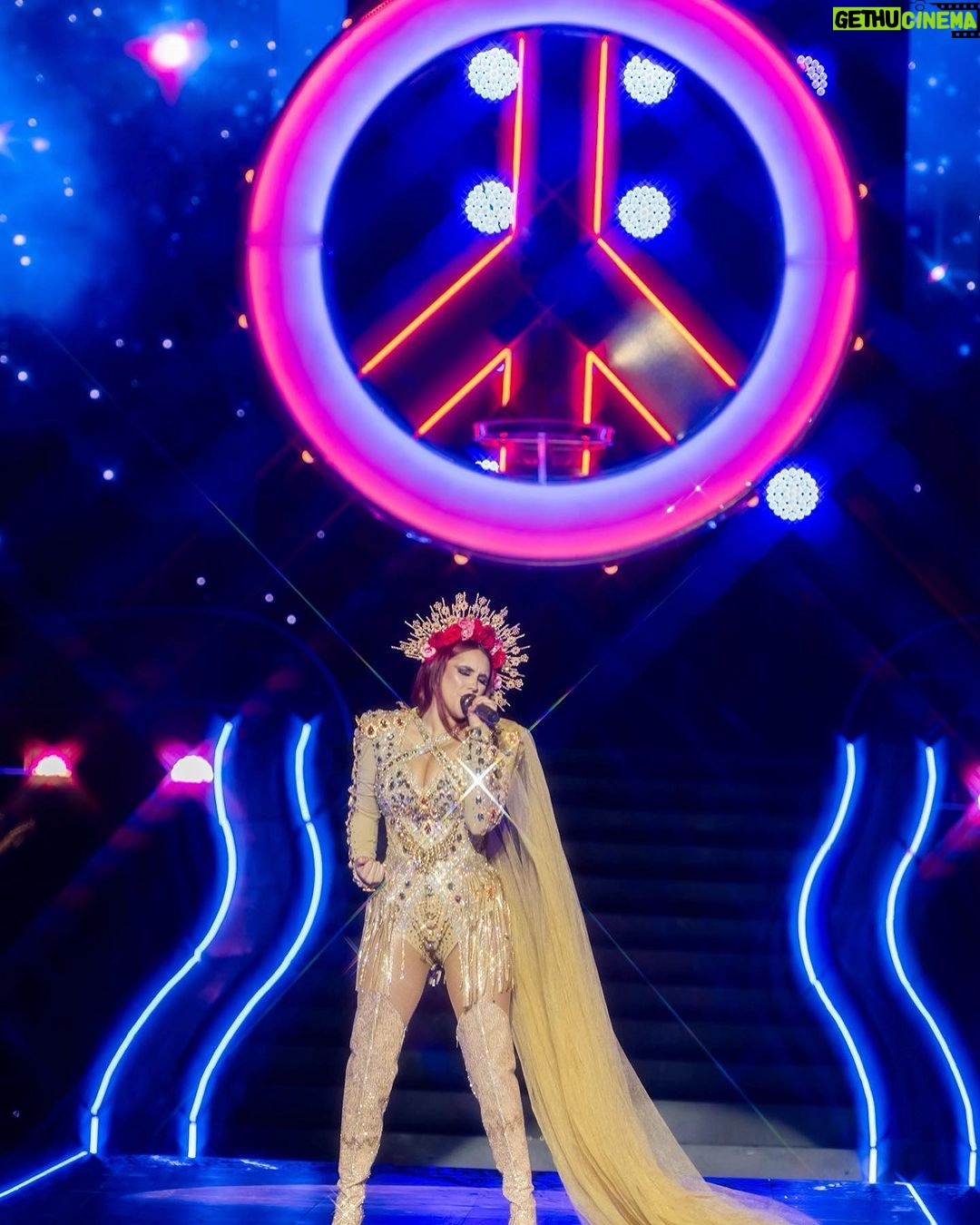 Dulce María Instagram - Gracias Monterrey por siempre ser parte de nuestra historia ! Una noche inolvidable el 12 de diciembre ! Último show en su tierra lleno de emociones y una energía increíble !! ❤️❤️❤️🇲🇽🥹🫶🏻 Gracias gracias 📸 @janitello