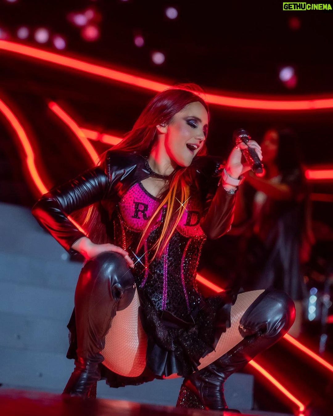 Dulce María Instagram - Gracias Monterrey por siempre ser parte de nuestra historia ! Una noche inolvidable el 12 de diciembre ! Último show en su tierra lleno de emociones y una energía increíble !! ❤️❤️❤️🇲🇽🥹🫶🏻 Gracias gracias 📸 @janitello