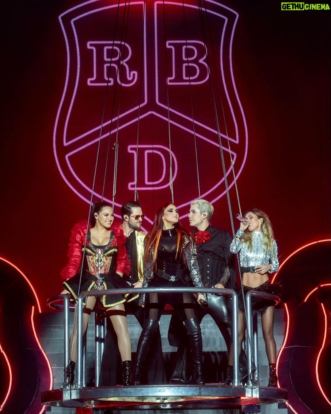 Dulce María Instagram - Gracias Monterrey por siempre ser parte de nuestra historia ! Una noche inolvidable el 12 de diciembre ! Último show en su tierra lleno de emociones y una energía increíble !! ❤️❤️❤️🇲🇽🥹🫶🏻 Gracias gracias 📸 @janitello