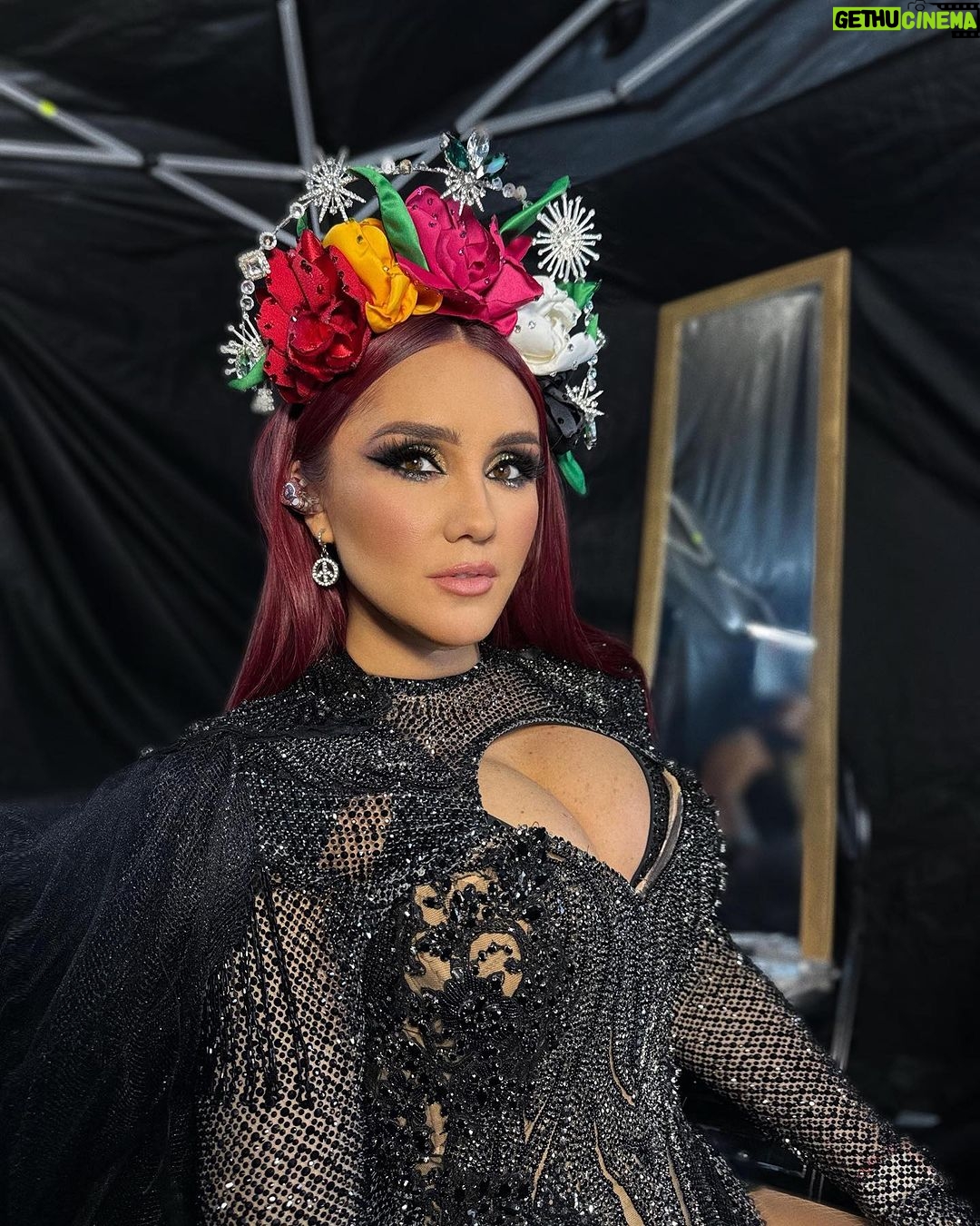 Dulce María - 574.5K Likes - Ayer en nuestro Segundo foro Sol , con la emoción y la gratitud a tope !!! ❤️🇲🇽🙌🏼🙏🏻 una noche inolvidable !! Nos vemos al ratito !!
