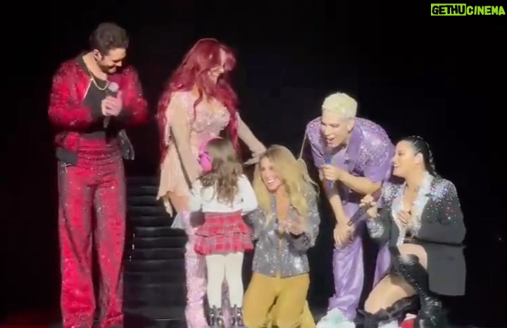 Dulce María Instagram - El momento más hermoso que me llevaré para siempre en el corazon Gracias @anahi @maiteperroni @christianchavezreal @christophervuckermann 🙌🏼🙏🏻❤️❤️🥹 fue un momento muy especial 🥲