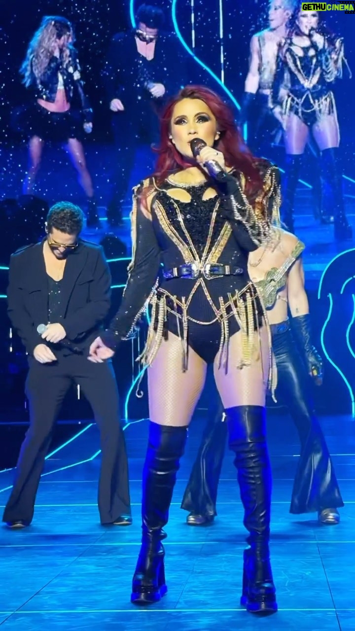 Dulce María Instagram - Aún hay algo de amor Guadalajaraaaa 🇲🇽❤️🥹 los amo!