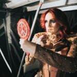 Dulce María Instagram - Dulce María es un ícono de la moda de los años 2000 y durante el #SoyRebeldeTour ha llevado el makeup look más GLAM y cool. ✨ Sombras coloridas y piedras brillantes son solo algunos de los elementos de su maquillaje y en nuestro link en bio te dejamos todos los detalles para que lo puedas recrear. 💋