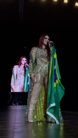 Dulce María Instagram - Feliz cumpleaños mamita , me gustaría estar allá para festejarte y darte un abrazo fuerte !! Pero te festejamos todos los Guerreros de Brasil y yo con mucho amor !! Gracias  adiós por tu vida , que te de mucha salud , amor y muchas satisfacciones y nos permita compartir muchos años más juntas ❤️❤️ Gracias por todo lo qué haces por nosotros por ser ese ser humano lleno de bondad y fe  Te amo! Obrigada Sao Paulo por tanto amor !!! Y por mandarle tanto amor a mi mama!! ❤️🇧🇷🥹Feliz cumpleaños mamita 🥹🥲🙌🏼