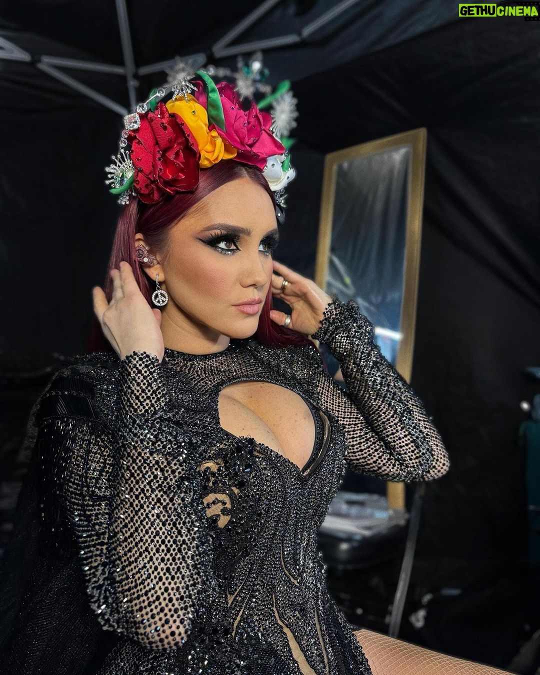 Dulce María - 574.5K Likes - Ayer en nuestro Segundo foro Sol , con la emoción y la gratitud a tope !!! ❤️🇲🇽🙌🏼🙏🏻 una noche inolvidable !! Nos vemos al ratito !!