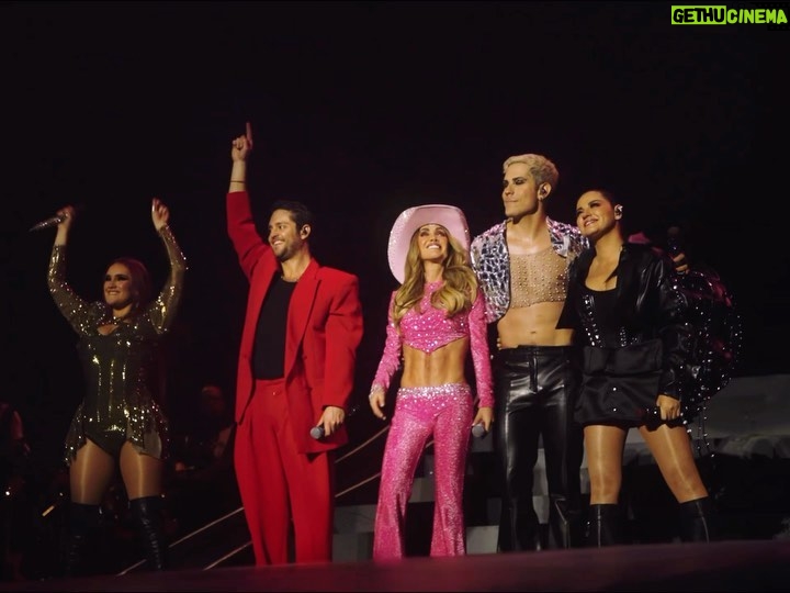Dulce María Instagram - Gracias Rebeldes por convertir este 2023 en un sueño que nuestros corazones jamás van a olvidar ❤️ Todo su amor nos lo llevamos para siempre. 🙌 ¡Los amamos! 🥰 ¡Feliz 2024! ✨ 🎥 @jerrybudar @israelgdv 🚁 @imontoyaphoto_film Estadio Azteca