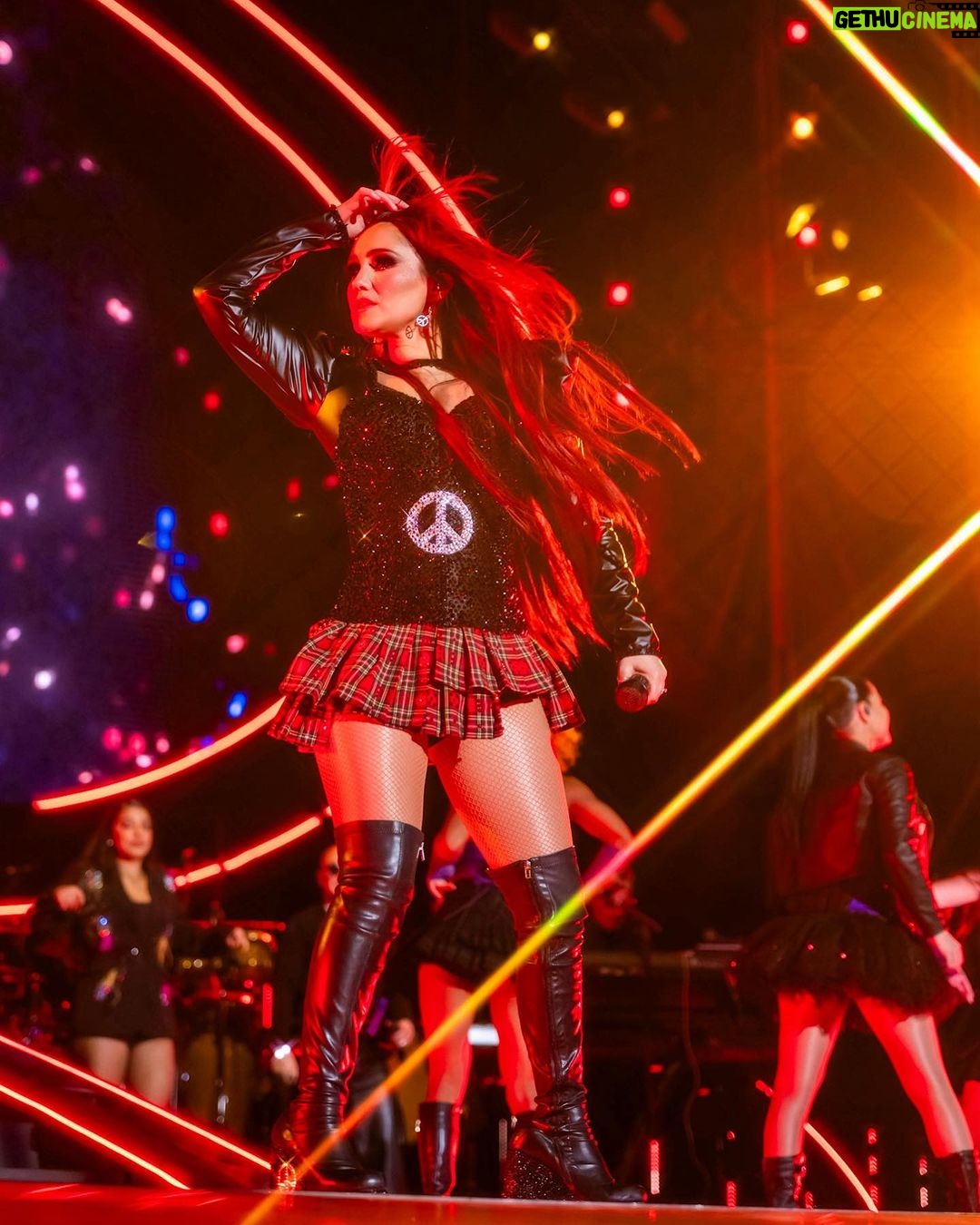 Dulce María Instagram - ❤️🔥🥲🫶🏻♾️ #EstadioAzteca 🇲🇽 📸 @janitello