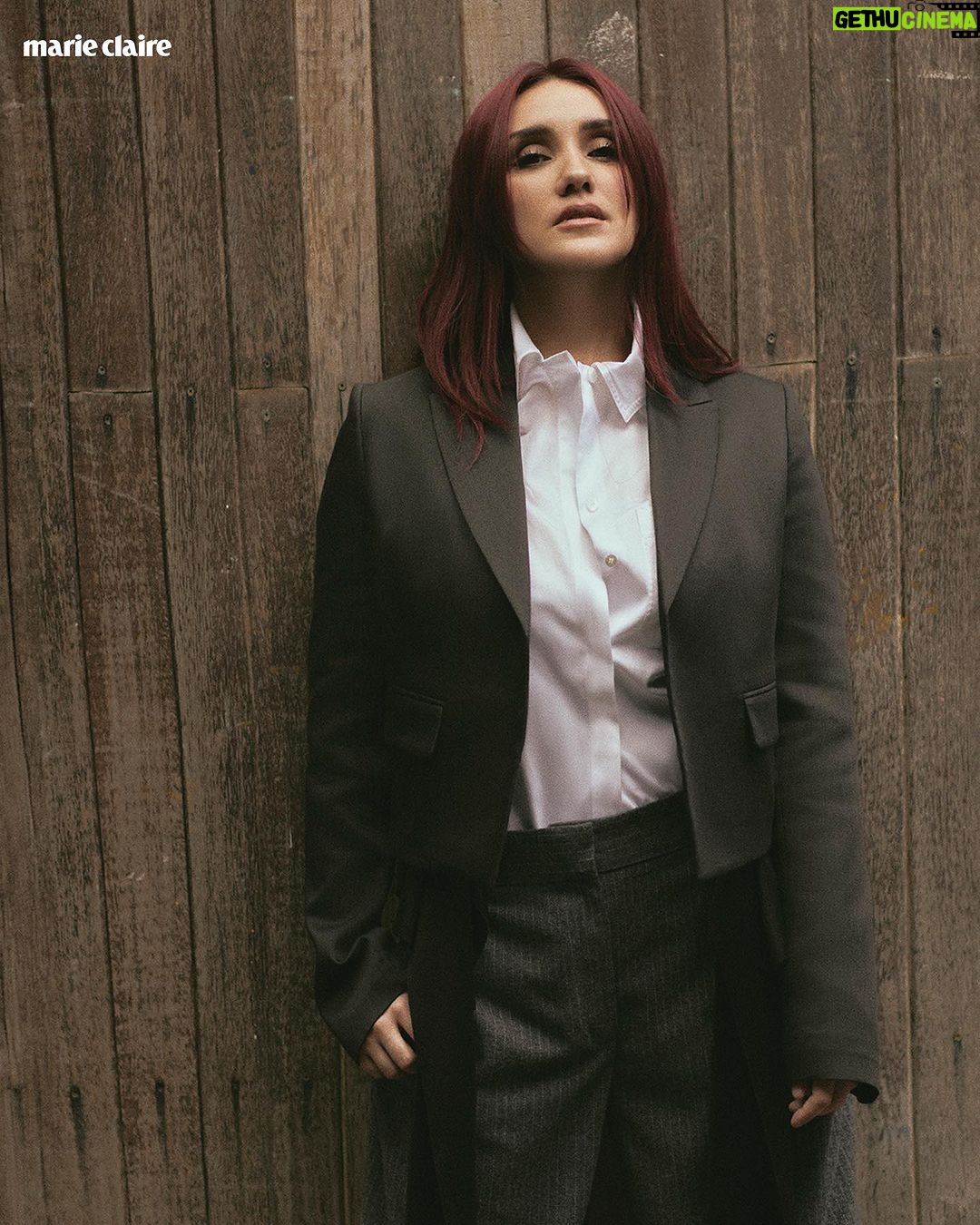 Dulce María Instagram - “Yo pensaba que cuando tuviera a mi bebé iba a tener que retirarme... Pero es como dicen por ahí: cuando quieras hacer reír a Dios, haz planes.” Aunque @dulcemaria admite que a veces encuentra difícil darse tiempo de ser mujer aparte de ser mamá, lo intenta día con día. Y es que el vínculo madre-e-hija que tiene con María Paula es más que especial y lo demuestra compartiendo con ella experiencias como nuestro shoot de portada. #DulceMariaEsMarieClaire ❤️ Créditos: Director Editorial: @gerardangulo Fotografía: @carlos_ruizc Realización: @gerardangulo Maquillaje y peinado: @lauramejiapro Video:@ruboott Producción: @fer_ca Entrevista: @ximenalarram